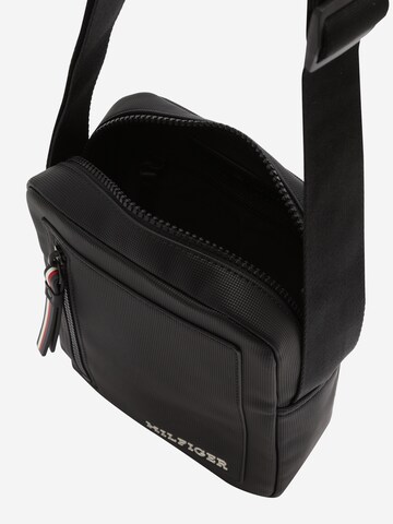 TOMMY HILFIGER Crossbody Bag in Black