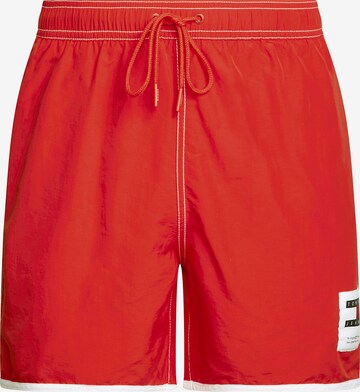 Tommy Jeans Zwemshorts in Rood: voorkant