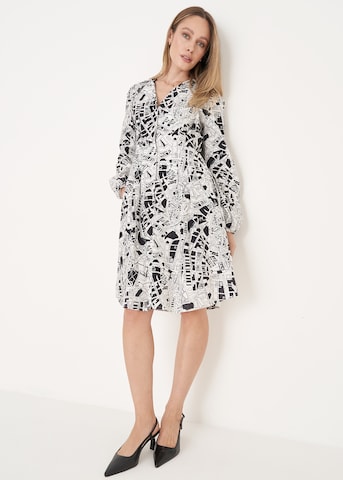 Robe 'Amin' Camomilla en blanc