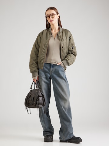 WEEKDAY Μπλουζάκι 'Elinor' σε καφέ