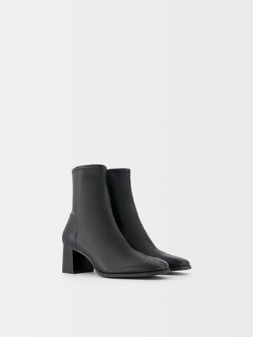Botine de la Bershka pe negru