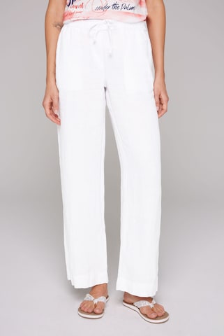 Soccx Regular Pants in White: front