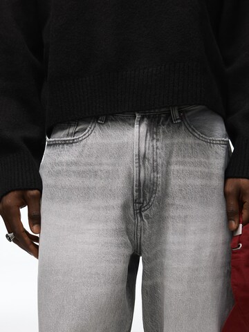 Baggy Jeans de la Bershka pe gri