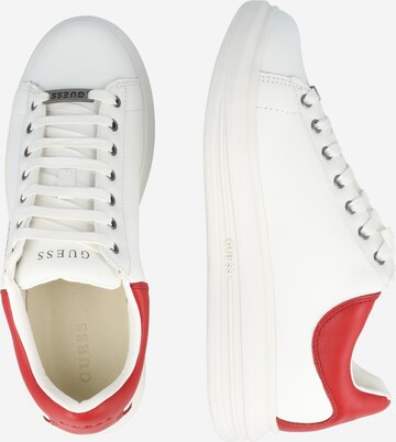 Sneaker low de la GUESS pe alb