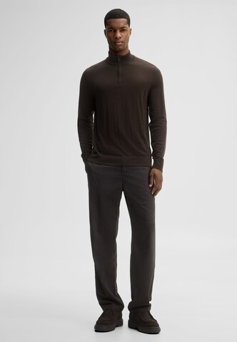 STRELLSON Regular Trousers in Brown