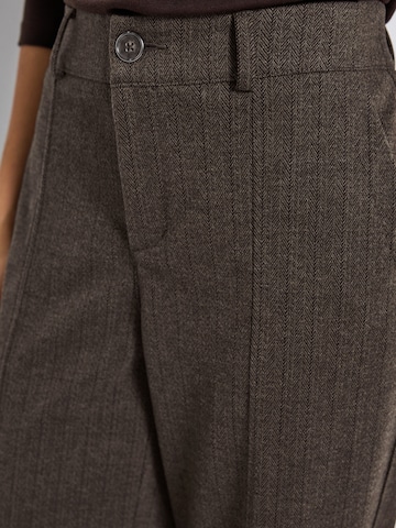 Wide leg Pantaloni cu dungă de la STREET ONE pe maro