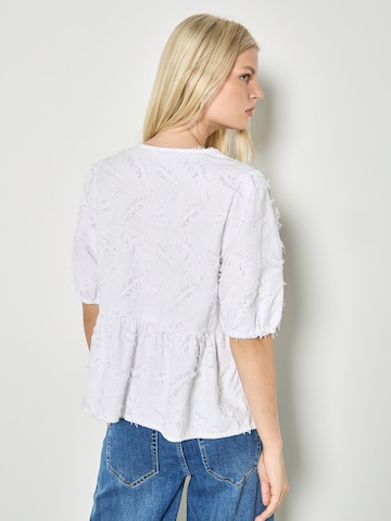 Apricot Blouse ' ' in Wit