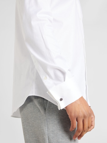 Coupe regular Chemise business 'H-Joe' BOSS en blanc