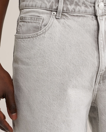 WE Fashion Loosefit Jeans i grå