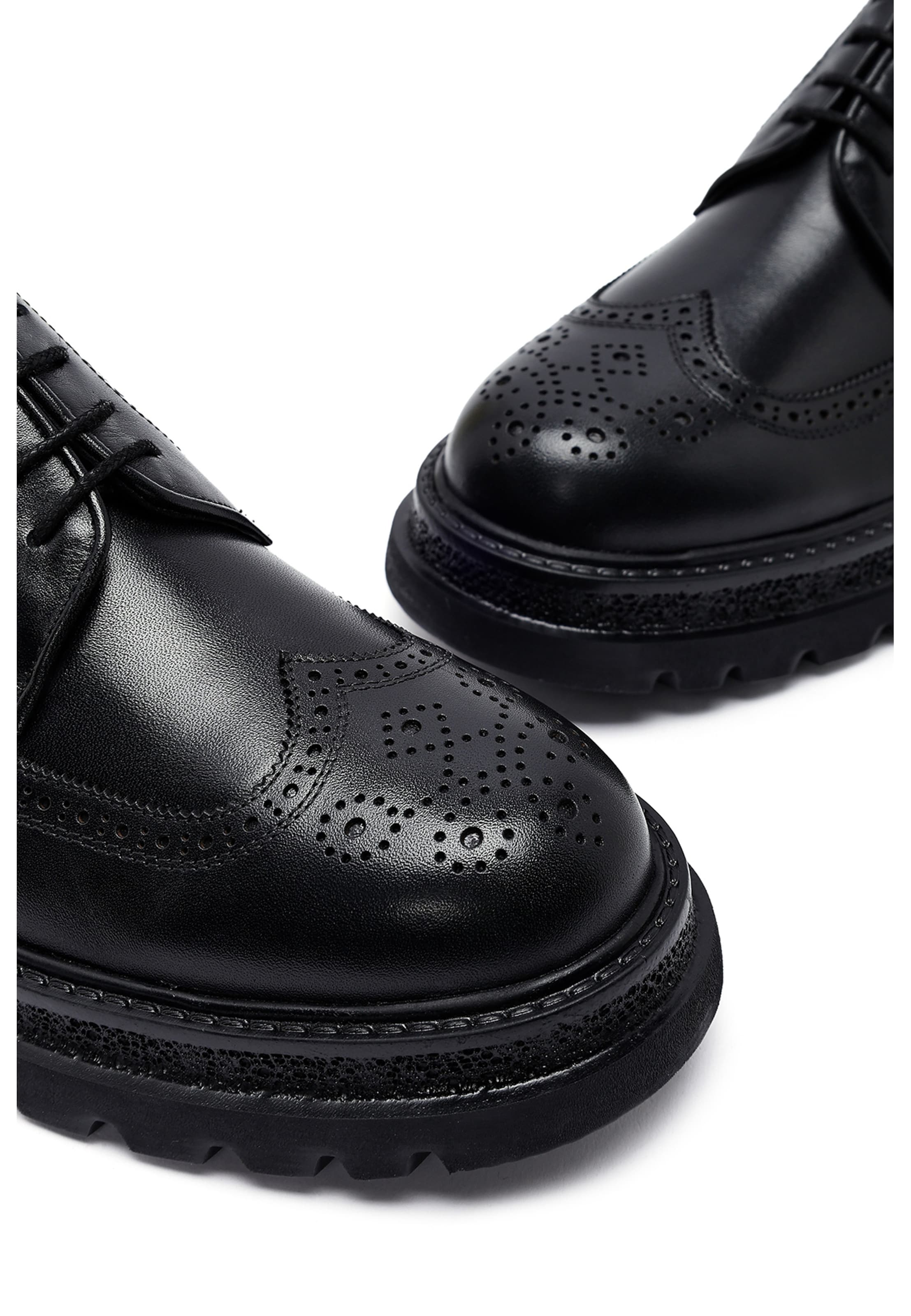 Scarpa stringata di Derimod in nero