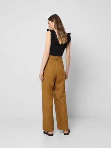 Scalpers Regular Pleat-Front Pants in Brown