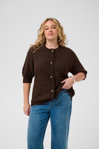 KAFFE CURVE Gebreid vest 'KCciony' in Bruin: voorkant