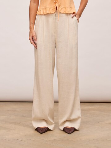 noar studios Свободный крой Штаны в Бежевый: спереди