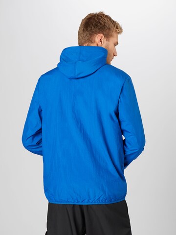 ADIDAS ORIGINALS Regular fit Prehodna jakna 'Essential' | modra barva