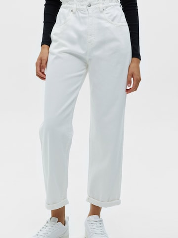 Pull&Bear Regular Trousers in White