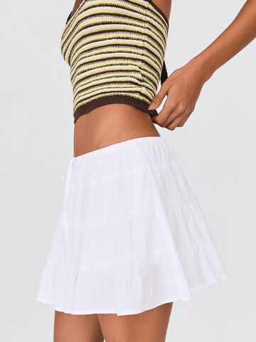 Bershka Пола в бяло