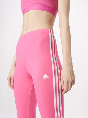 ADIDAS SPORTSWEAR - Skinny Calças de desporto 'Essentials 3-Stripes High-Waisted ' em rosa
