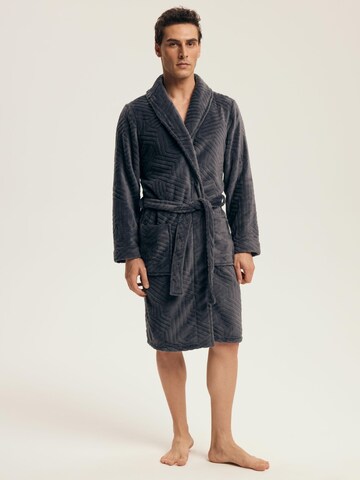 Henderson Short Bathrobe 'Nandu' in Grey: front