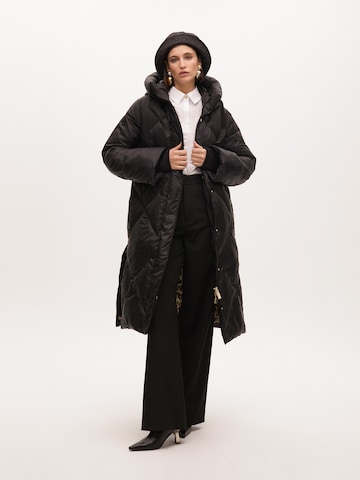 Lola Casademunt Mantel in Schwarz