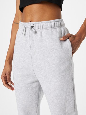 Effilé Pantalon Karl Kani en gris