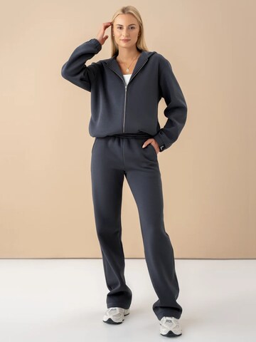 cut my fashion Tracksuit in Grey: front