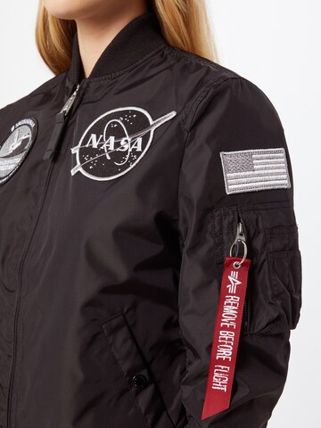 ALPHA INDUSTRIES Kurtka przejściowa ' MA-1 TT NASA Reversible W' w kolorze czarny