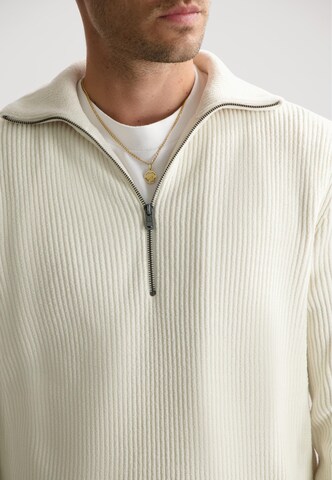 Dstrezzed Svetr 'Josiah' – bílá