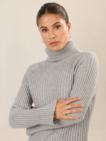 APART Knitted dress in Grey