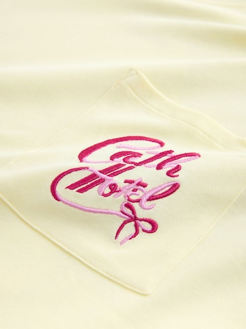 Cămăşi de noapte de la Cath Kidston pe galben