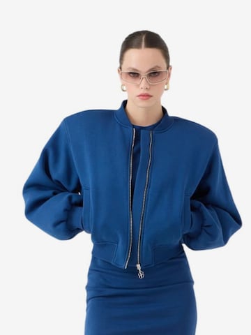 Veste mi-saison HOLLY LOLLY en bleu : devant
