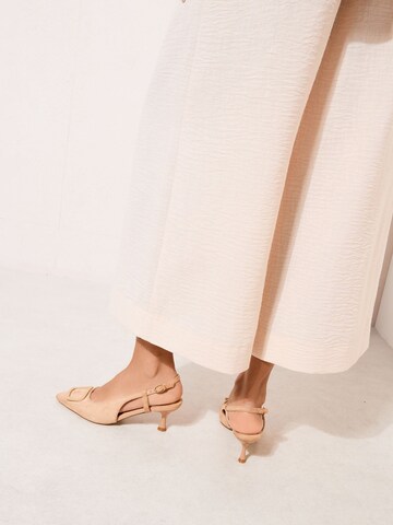 Décolleté di Friends Like These in beige