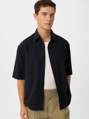 Antioch - Camisa em preto: frente