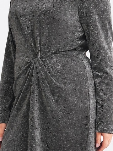 Ethiquet - Vestido em cinzento