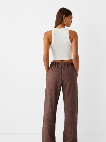 Bershka Loosefit Housut värissä ruskea