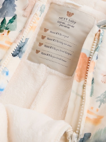 Next Overall σε λευκό