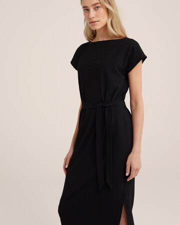 Rochie de la WE Fashion pe negru