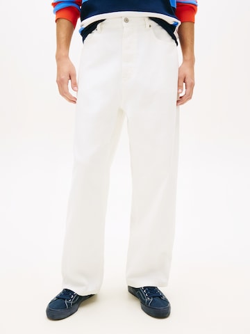 balta Tommy Jeans „Baggy“ Džinsai 'Theo': priekis