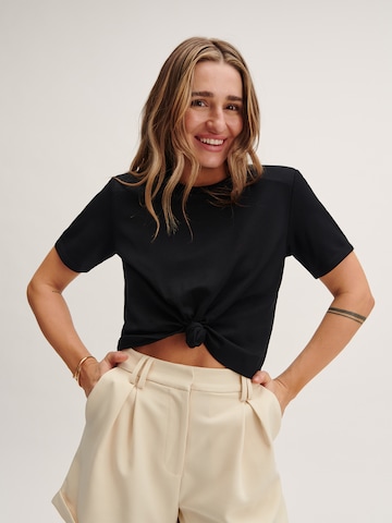 Tatiana Zidekova Póló - fekete: elől