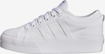 ADIDAS ORIGINALS - Zapatillas deportivas bajas 'Nizza Platform' en blanco: frente