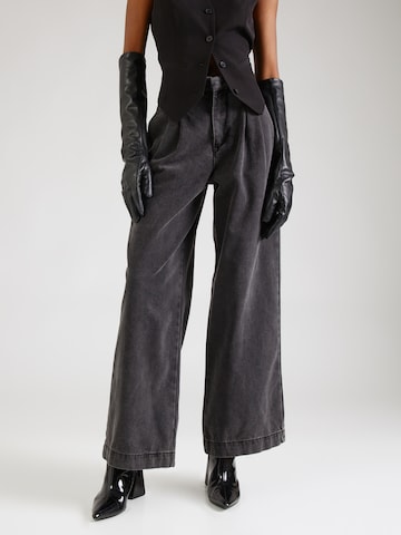 Warehouse Wide Leg Jeans med lægfolder i sort: forside