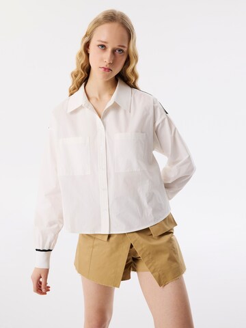 Twist Blouse in Beige: front