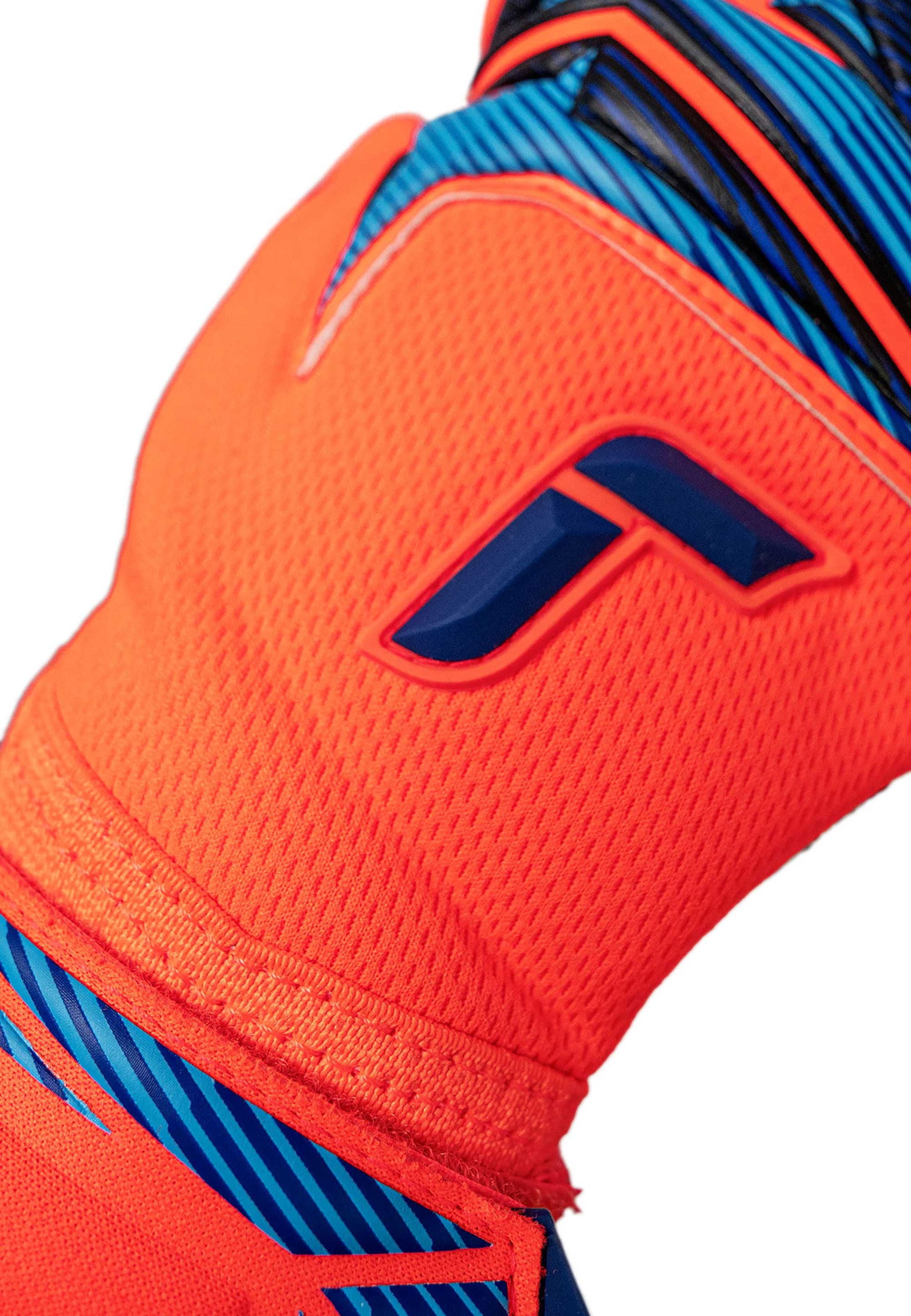 REUSCH Sports gloves 'Attrakt Fusion NC' in Blue