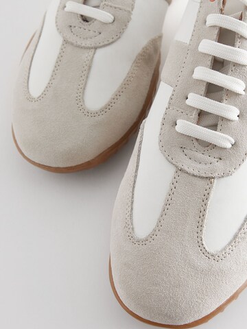 Next Slip On i grå