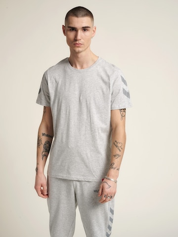 T-Shirt fonctionnel Hummel en gris : devant