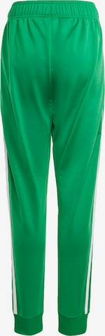 ADIDAS ORIGINALS Tapered Παντελόνι 'Adicolor Sst' σε πράσινο