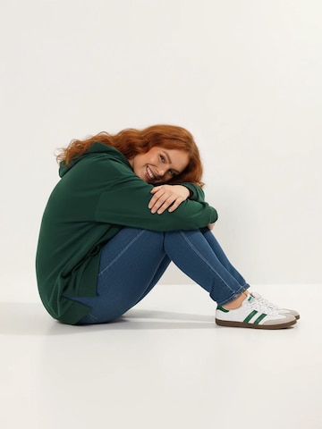 Shape Of You Sweatshirt in Groen