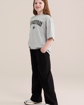 WE Fashion Regular Trousers 'Meisjes' in Black: front