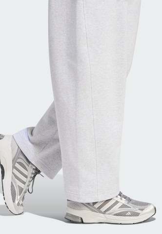 ADIDAS SPORTSWEAR - Loosefit Calças de desporto em cinzento