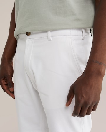WE Fashion Обычный Брюки-чинос в Белый