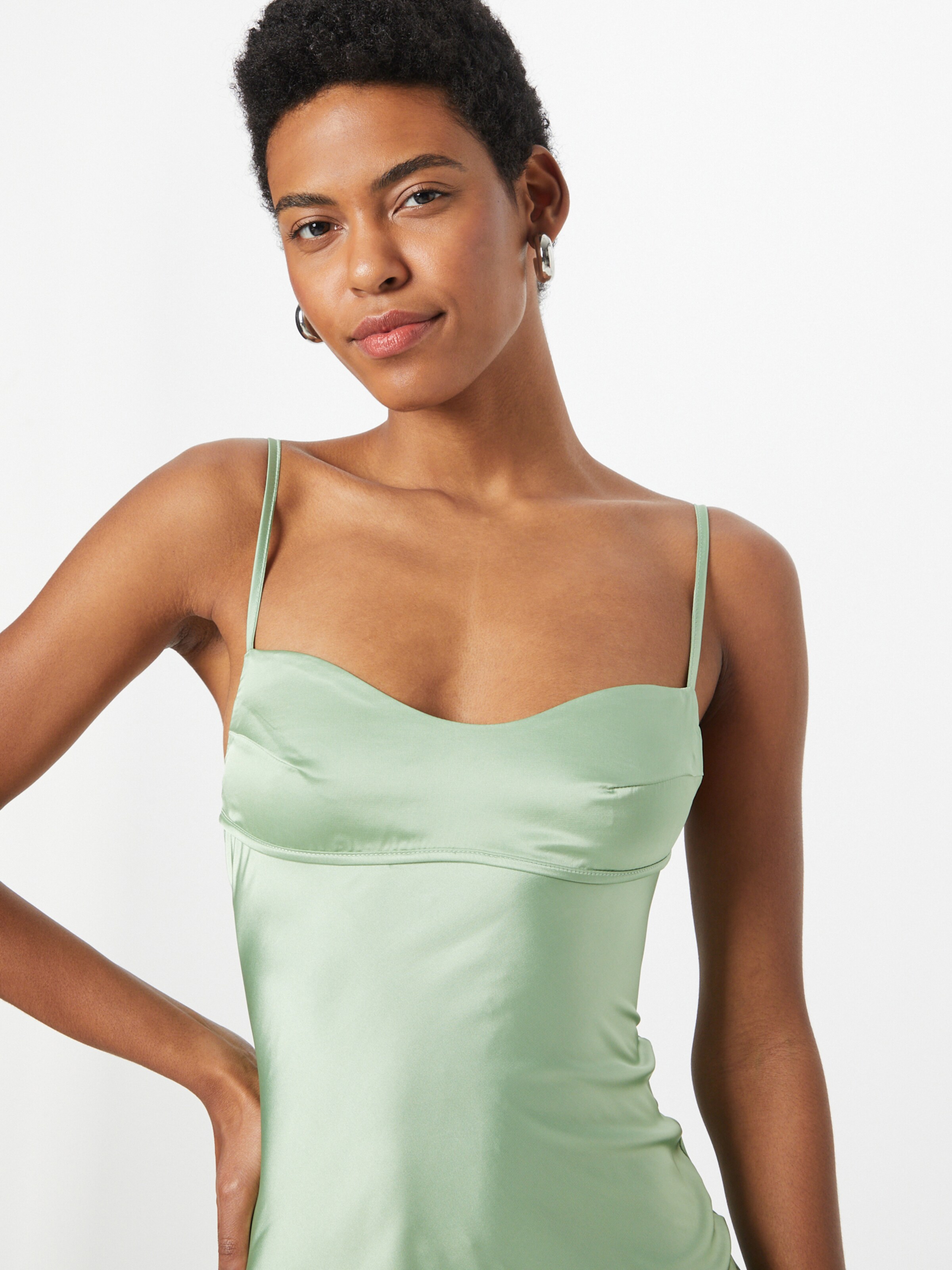 Robe de cocktail Bellamy Edikted en Pomme ABOUT YOU